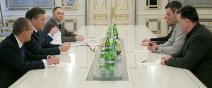 Лідери опозиції домовилися з Януковичем про перемир'я
