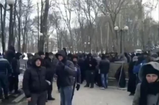 Участники Антимайдана в прямом эфире ограбили журналиста