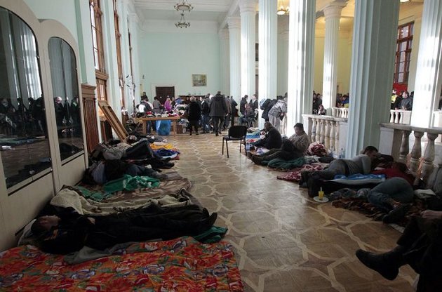 Комунальники вимагають від протестувальників звільнити КМДА