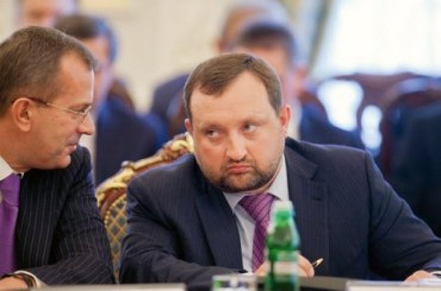 Азаров, Арбузов і Клюєв мають подвійне громадянство, - євродепутат
