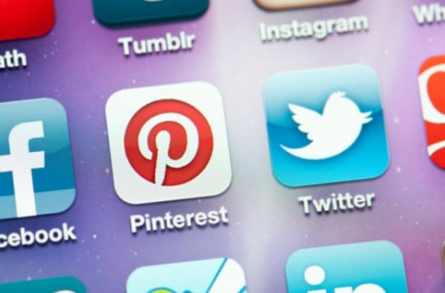 Facebook і Twitter отупляють користувачів