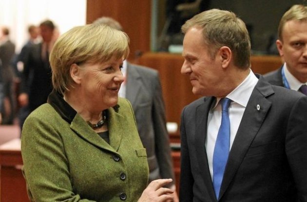 Меркель назвала санкції до української влади поки передчасними
