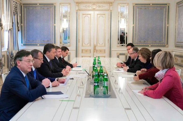 Янукович обсудил с Эштон перспективы проведения конституционной реформы