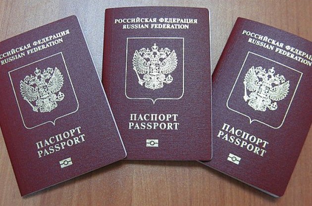 В "Свободе" предложили ввести для россиян въезд по загранпаспортам