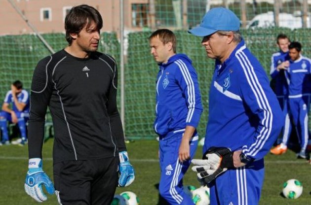 Александр Шовковский, по мнению тренера Михаила Михайлова (справа), и в почти 40 сохранил реакцию молодого вратаря