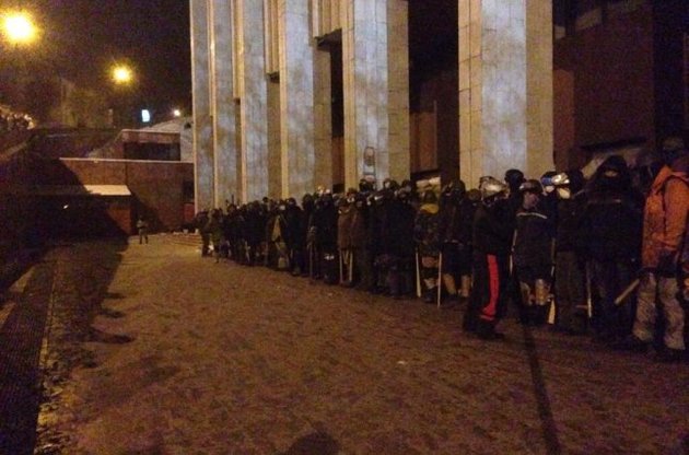 Силовики зачистили от участников Евромайдана Украинский дом