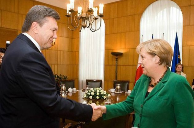 Меркель так и не смогла дозвониться к Януковичу