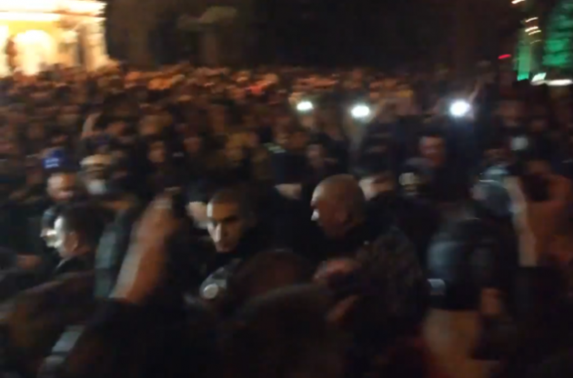 Майдановцы захватили здания СБУ, УМВД и прокуратуры в Ивано-Франковске