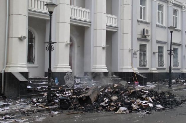 Купи спаленої документації біля прокуратури Тернопільської області