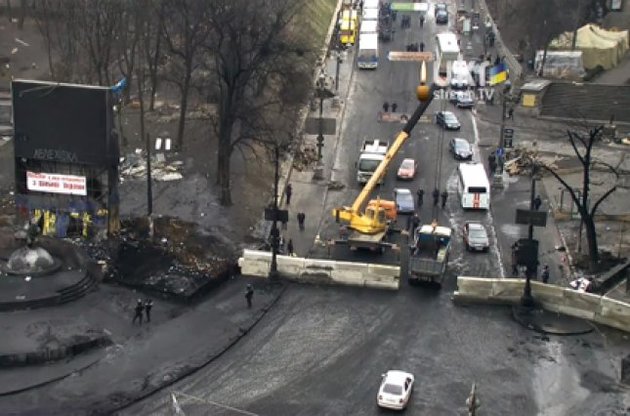 Власти возводят на Грушевского железобетонную баррикаду