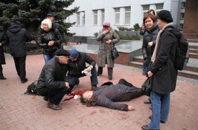 В Хмельницком бойцы "Альфы" открыли огонь по митингующим: тяжело ранена женщина