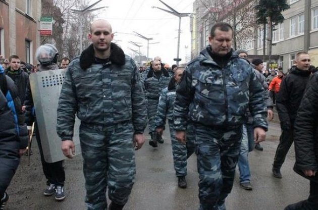 Тернопольский "Беркут" сложил оружие и присоединился к народу