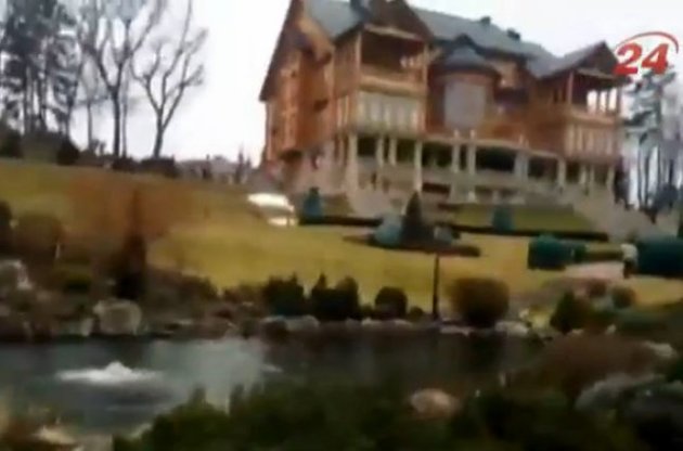 Грузовики и два вертолета: обнародовано видео, как из "Межигорья" спасали добро Януковича