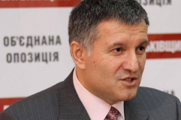 И.о. главы МВД Аваков пообещал погасить последние вспышки насилия за два дня