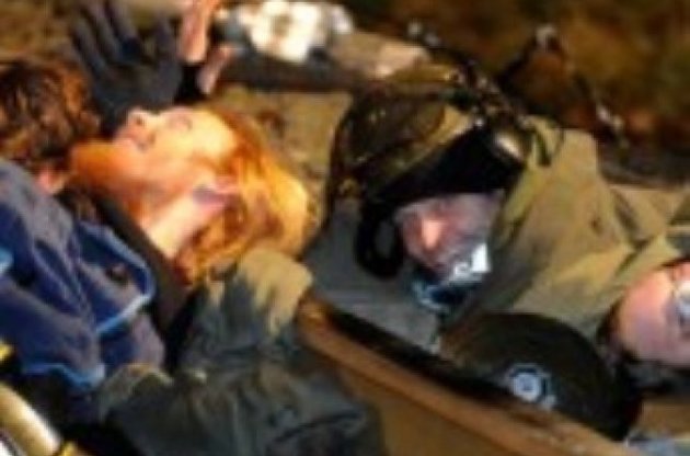 На Днепропетровщине активисты легли на рельсы и не пустили спецпоезд с десантниками на Киев