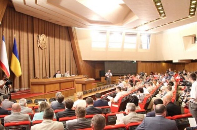 Кримський парламент не ставить питання про вихід автономії зі складу України