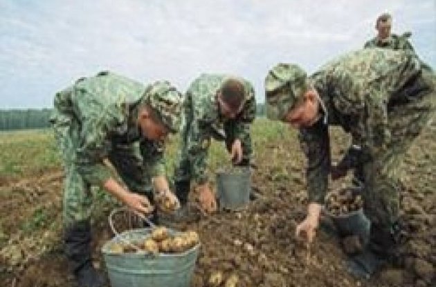 Крымским юношам в случае присоединения к РФ пообещали воинскую службу во всех регионах России