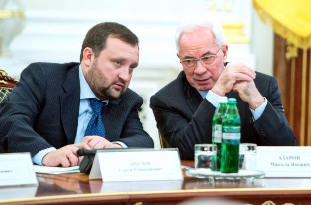 Автопарк Арбузова и Азарова распродадут на аукционе