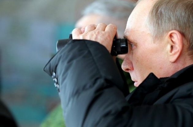 Путін обговорив із силовиками ситуацію в Україні