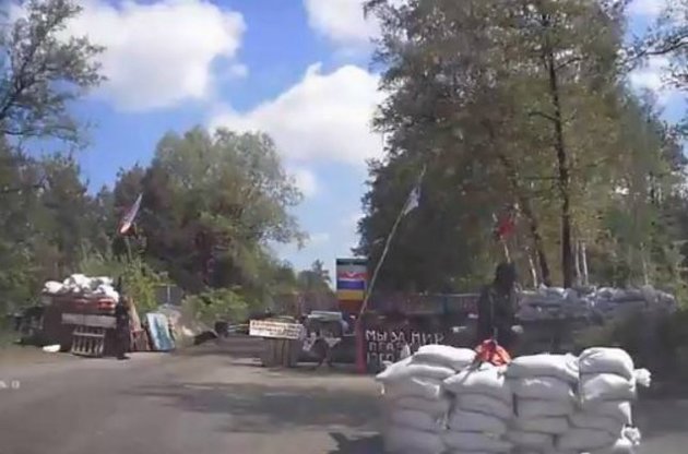 На дорогах возле Славянска и Краматорска сепаратисты установили блокпосты