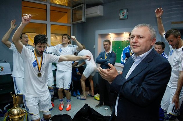 Игорь Суркис радовался победе в Кубке Украины вместе с футболистами