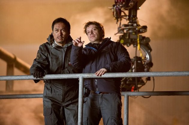 Гарет Едвардс (праворуч) на зйомках "Годзілли"