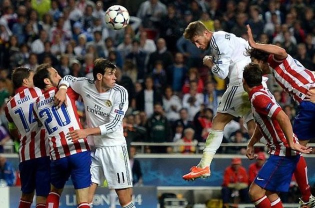 Гарет Бэйл (на заднем плане в белой форме) сыграл решающую роль в победе своей команды