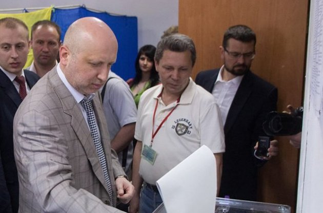 Турчинов голосует за нового президента