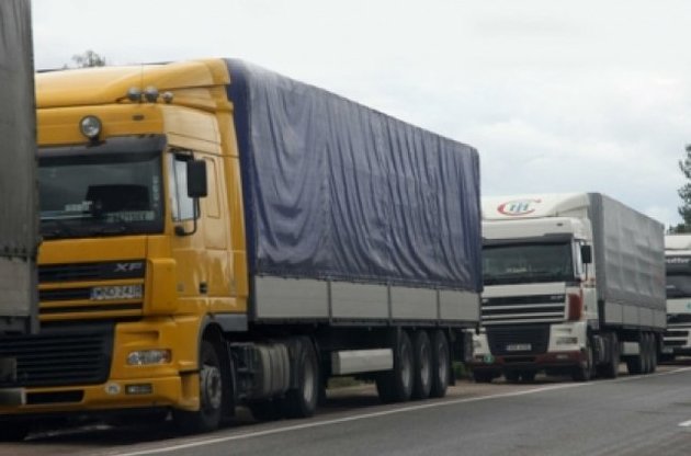 Через спеку з 1 червня обмежать рух вантажівок автошляхами
