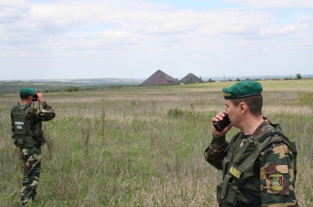 Из России в Донецкую область движутся 40 "КамАЗов" с боевиками