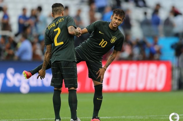 В отличие от своих партнеров Неймар и Дани Алвес провели неплохой поединок на ЧМ
