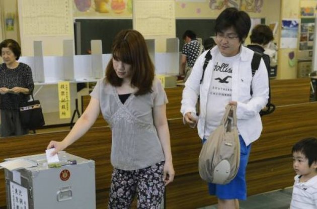 В Японии снизили возраст участия в референдуме