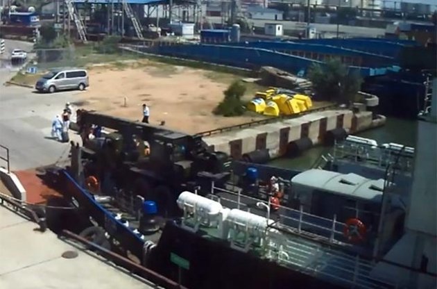 Российская военная техника в приоритетном порядке переправляется в Крым