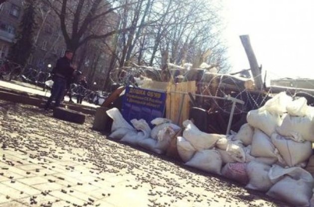 У Донецьку біля будівлі СБУ стріляють