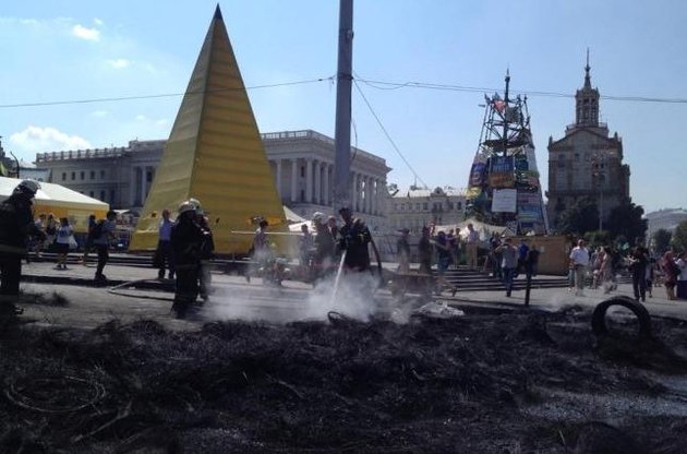 Пожежу на Майдані погашено, комунальники розчистили проїжджу частину
