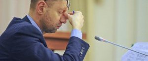 Хакеры взломали компьютеры Яценюка