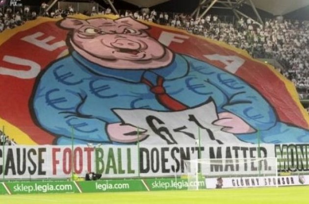 УЕФА оштрафовала польскую "Легию" за баннеры фанатов