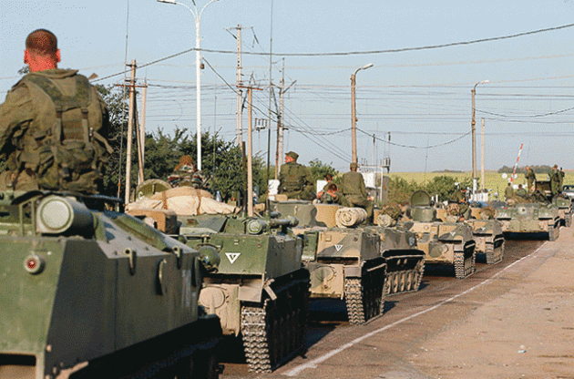 В Луганскую область вошла колонна из почти ста единиц военной техники РФ
