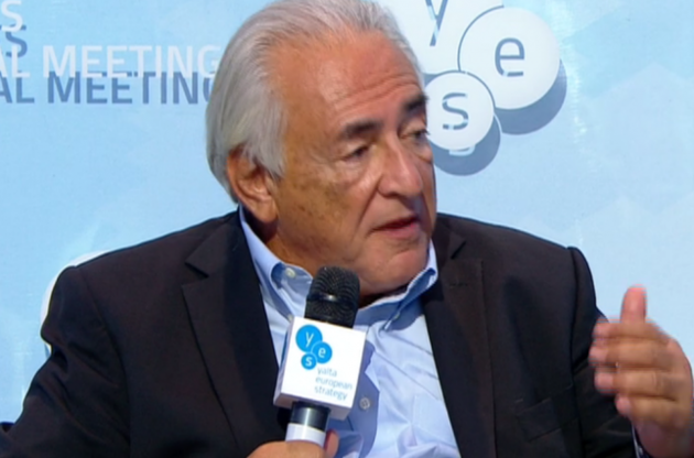 Стросс-Кан считает, что санкции сильно ударили по России, но не остановят ее