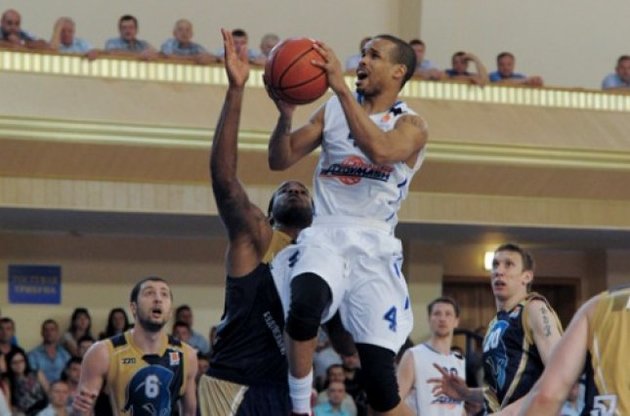 В нынешнем сезоне противостояний между "Будивельником" и "Азовмашем" не состоится