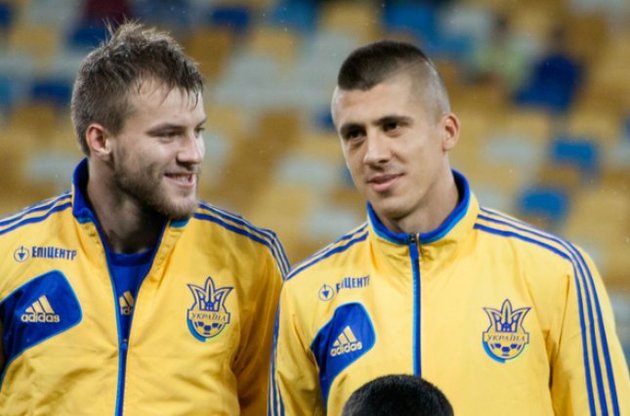 Пока что Евгений Хачериди (справа) не сможет помочь сборной из-за травмы