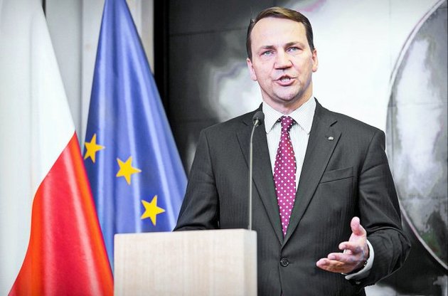 Сікорський відомий своєю проукраїнською позицією.