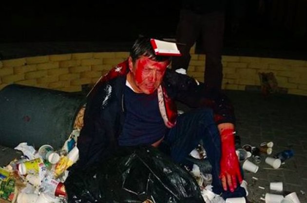 Віктора Пилипишина кинули у сміттєвий бак і облили фарбою