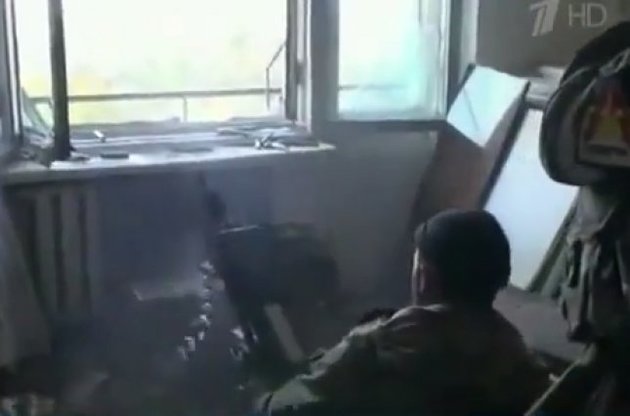 Российский канал показал, как боевики обстреливают аэропорт Донецка из жилой многоэтажки
