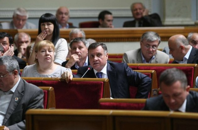 Две трети действующих депутатов Рады снова идут в парламент