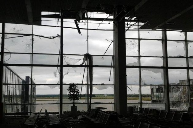 ЕС может ввести новые санкции против России, если боевики захватят аэропорт в Донецке - Bloomberg