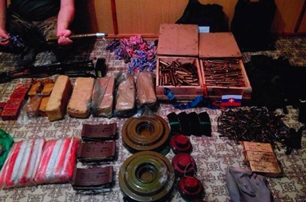 Под Лисичанском найшли тайник с боеприпасами и взрывчаткой