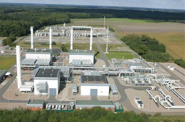 Крупнейшее газохранилище Западной Европы станет собственностью "Газпрома" - DW