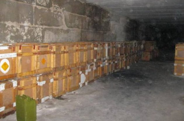 На Луганщині виявлено схованку бойовиків з 20 тоннами пороху