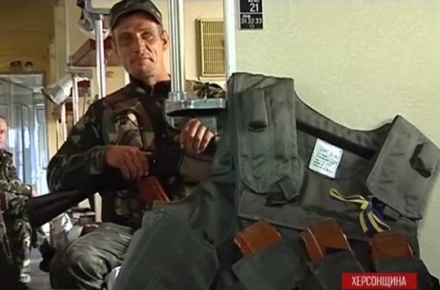 Військові, які охороняють перешийок з Кримом, перезимують у вагонах поїзда